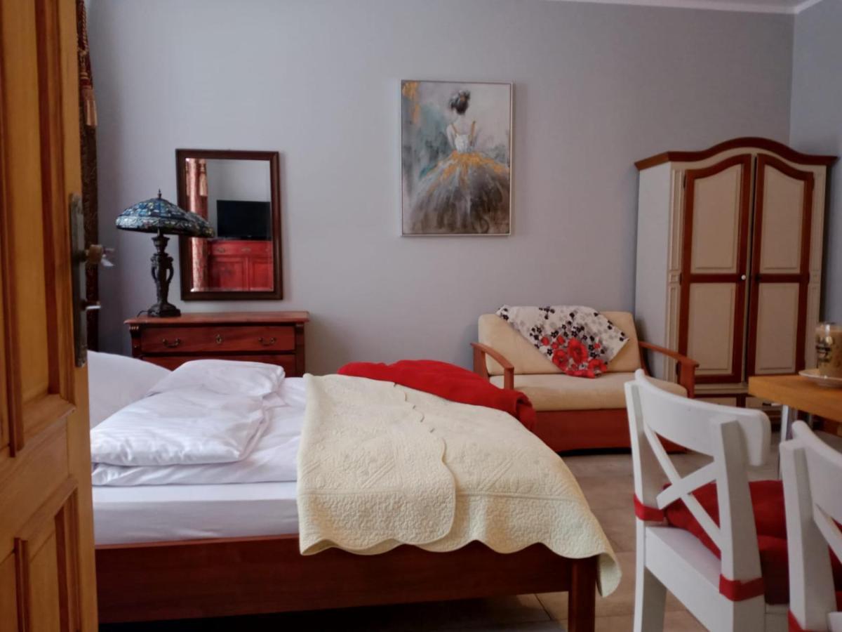 Sunny Bear Bed & Breakfast Jelenia Góra Eksteriør bilde