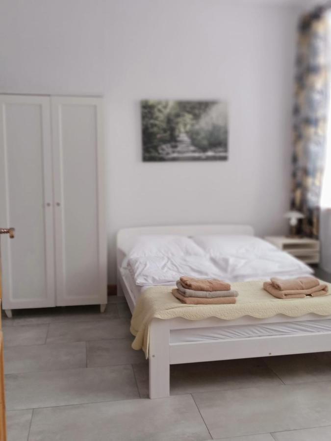 Sunny Bear Bed & Breakfast Jelenia Góra Eksteriør bilde